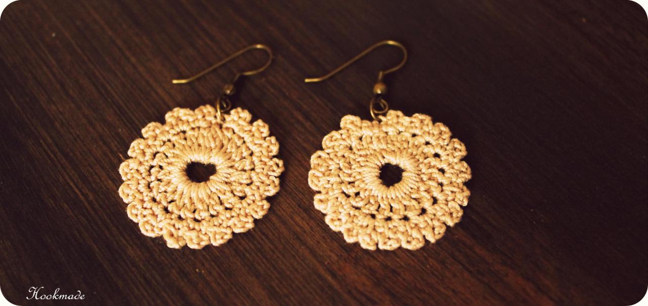 'mini Doilies' Crocheted Earrings (beige)
